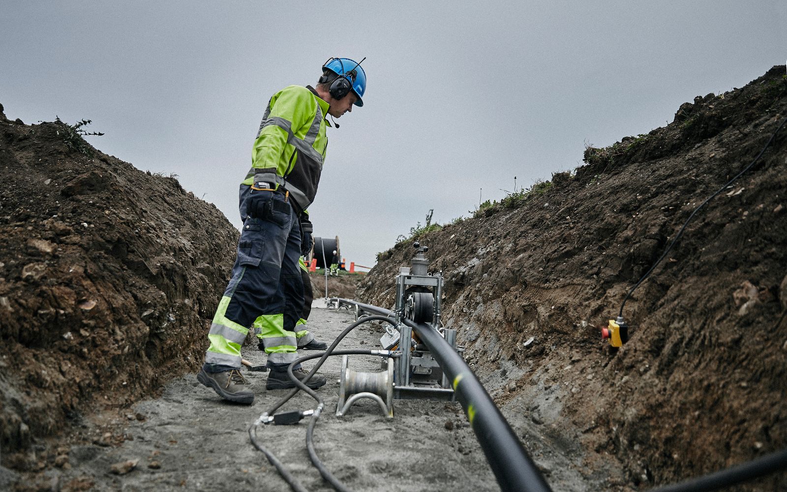 High voltage cable installation onshore